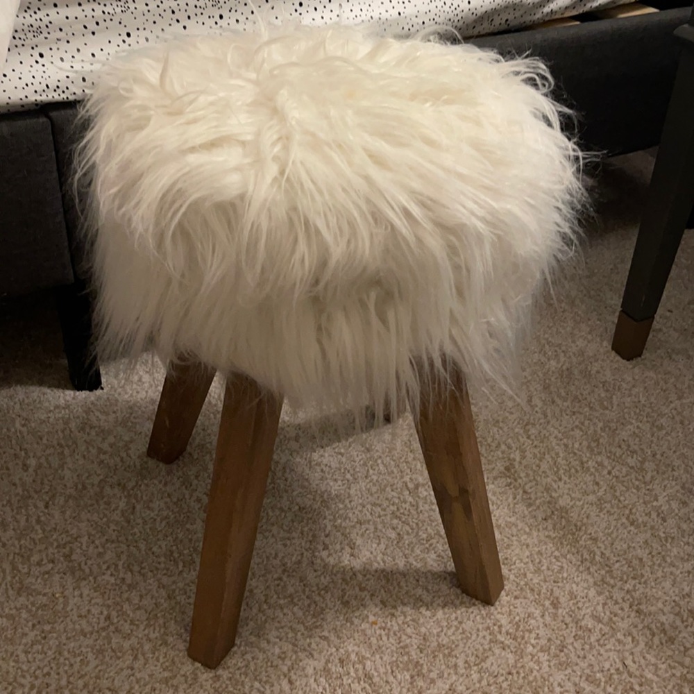 White fluffy bench